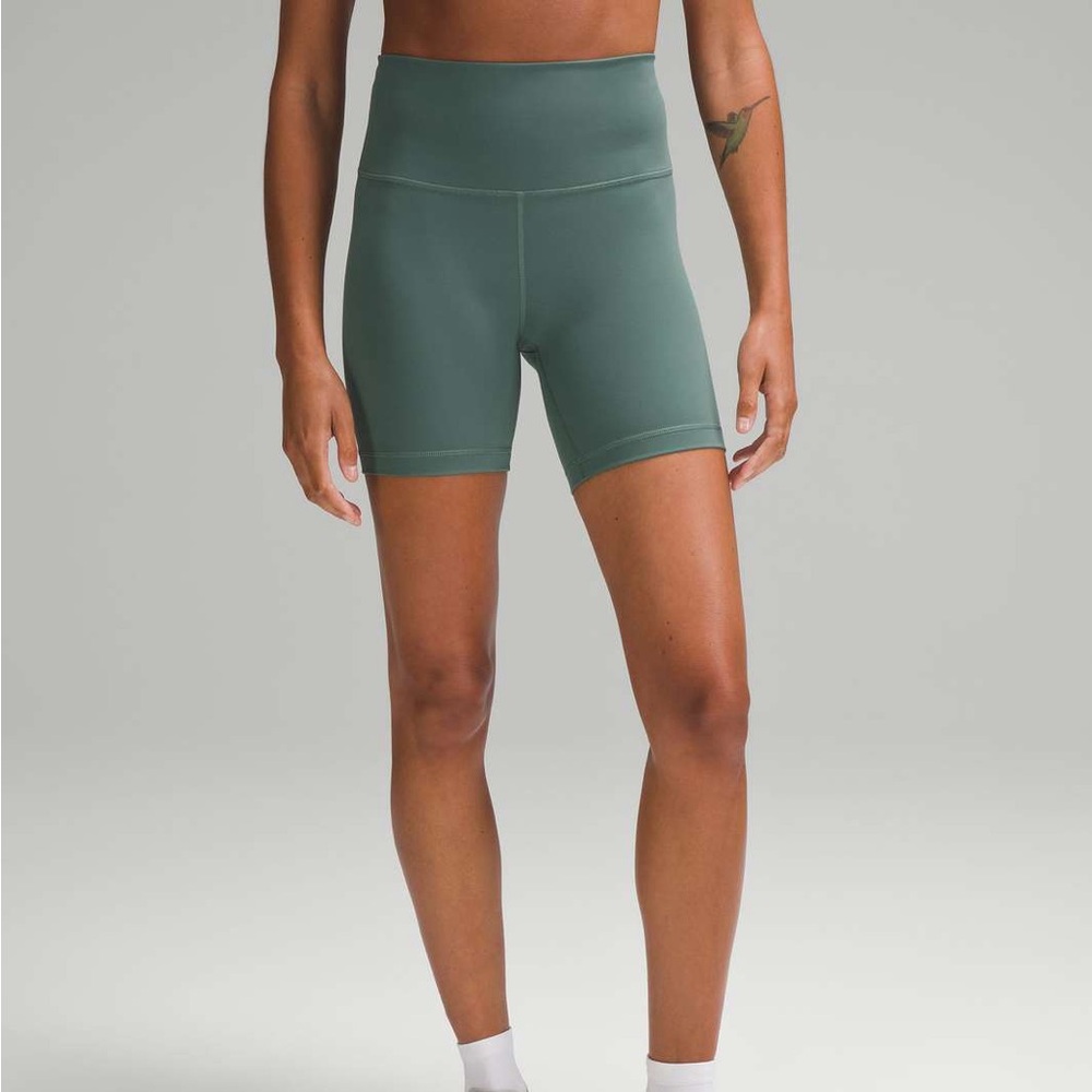 Lululemon Wunder Train shorts 6" inseam, size 6 Medium Forest
